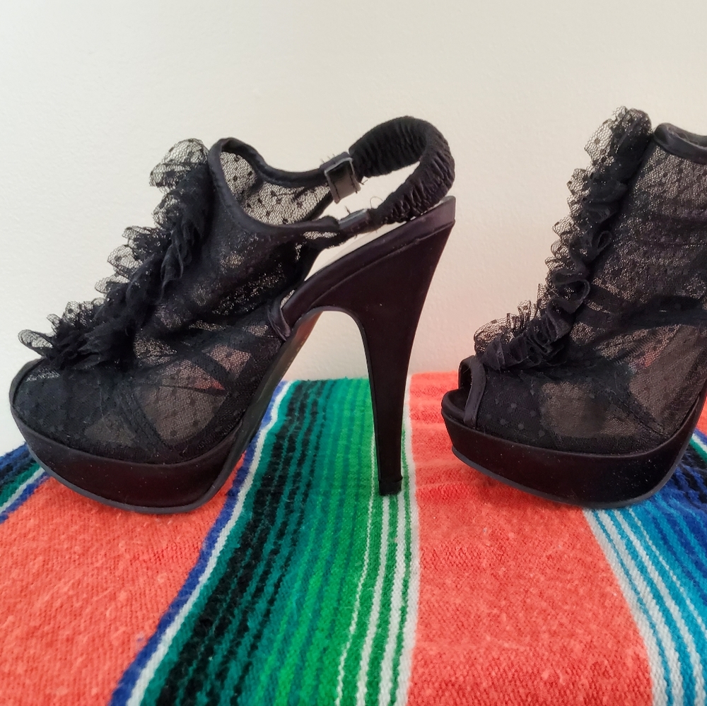 Black lace Chinese Laundry heels size 7. Like new. Elastic back, comfortable!